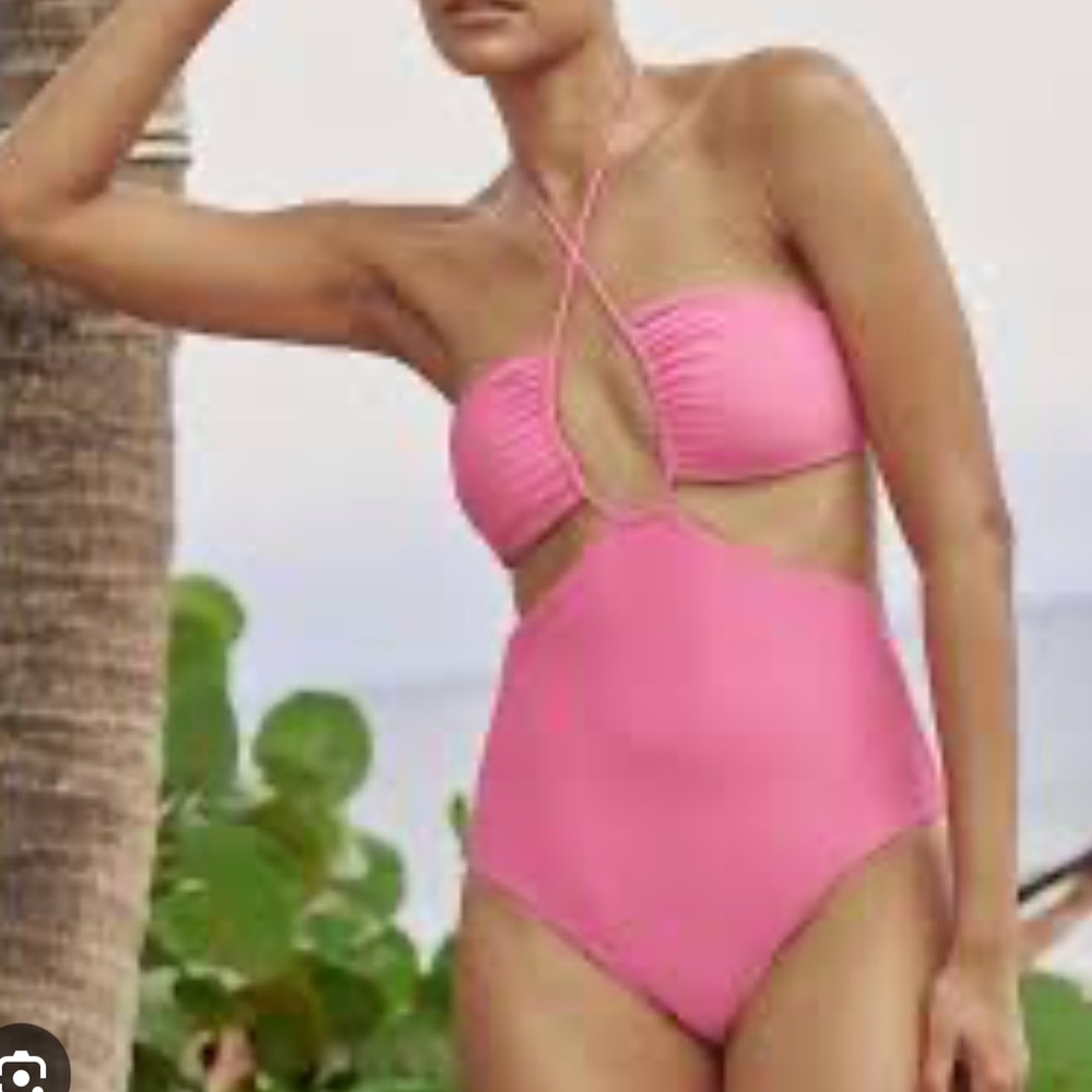 NWT JADE SWIM Layla cut out One Piece in Pink azalea sheen size small